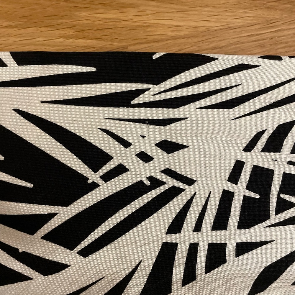 Diane Von Furstenberg Elegant Black and White Patterned Wrap Dress - Picture 12 of 15